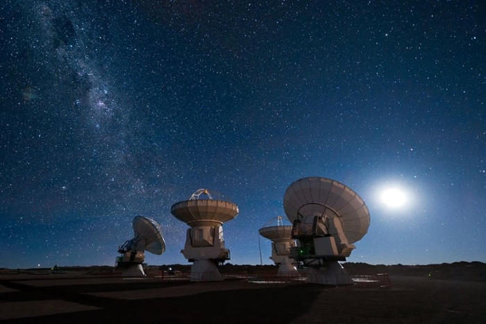 Radio telescopes in the Atacama Desert in Chile with the Milky Way in the background.